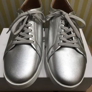 Fitflop women’s leather silver rally sneakers size 8.5